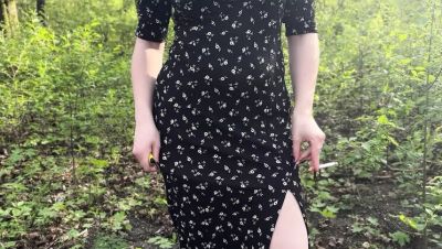 Hot Indian BBW masturbates in public park during risky video call - Smoking fetish & upskirt action - India on girlfriendsporn.one